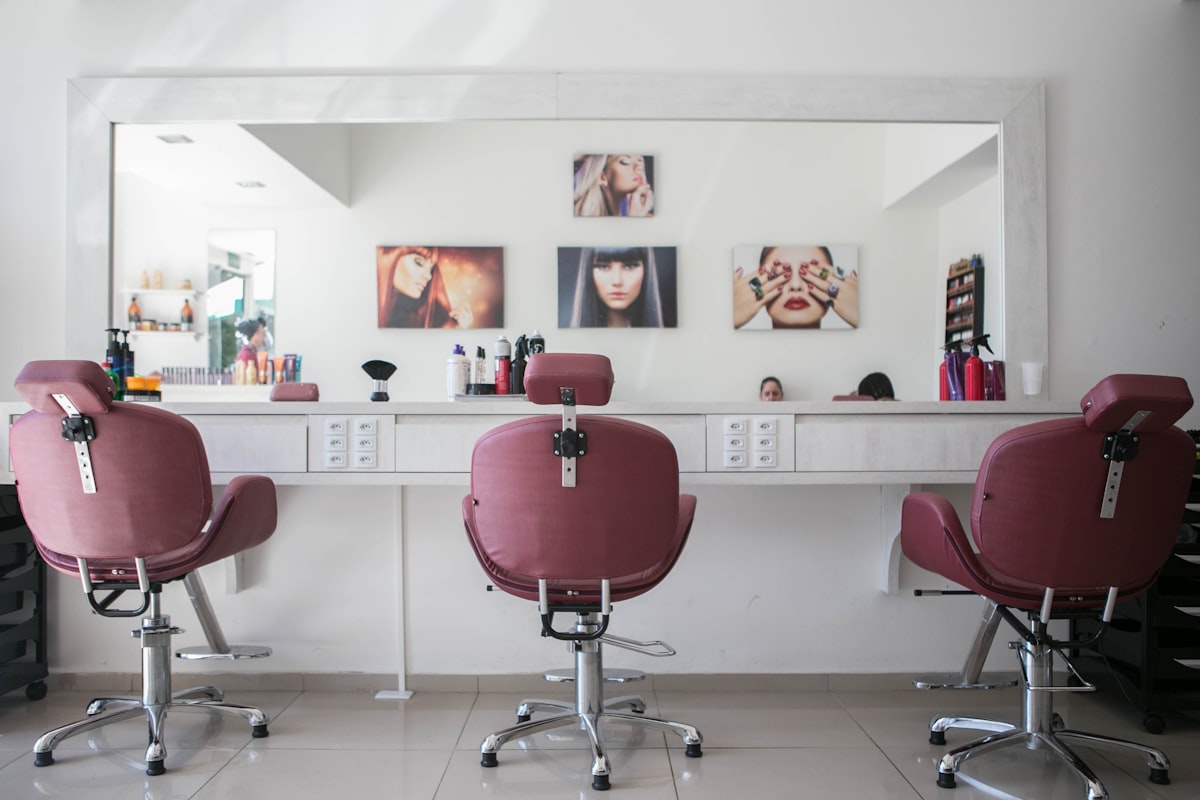 Illustrative salons photograph